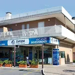 Lucina Villa *