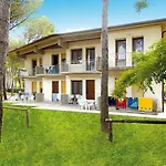 Lucina Villa
